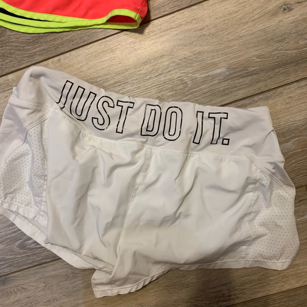 size medium nike shorts
